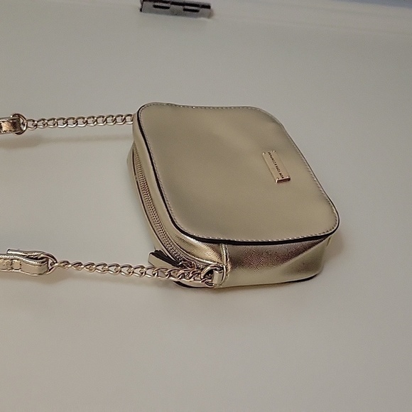 3/$30 NEW YORK & CO 1990s Gold Metallic Crossbody Holiday Evening Micro Purse - Picture 3 of 10